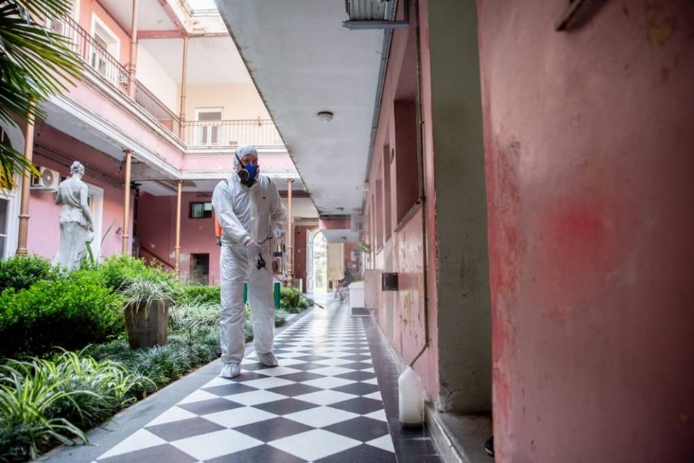 El Municipio continúa desinfectando los espacios públicos de la ciudad