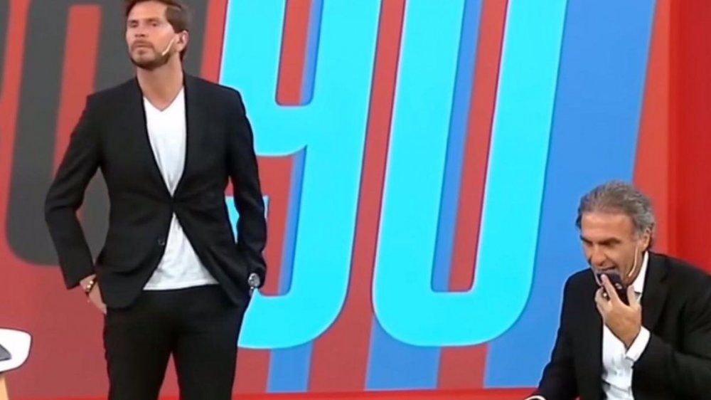El llamado de una mujer: ¿qué dejó en offside a Oscar Ruggeri en vivo?