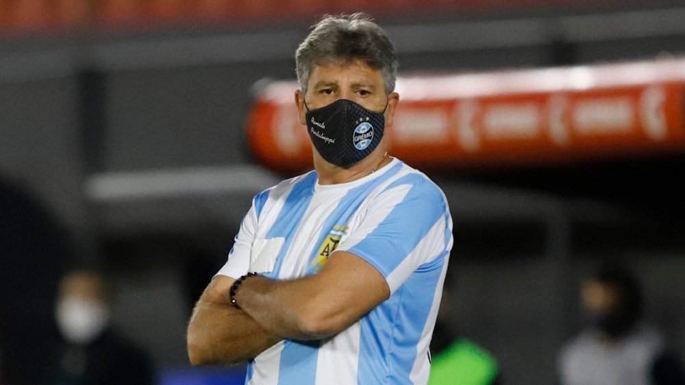 Renato Gaúcho dirigió a Gremio con la camiseta de Maradona