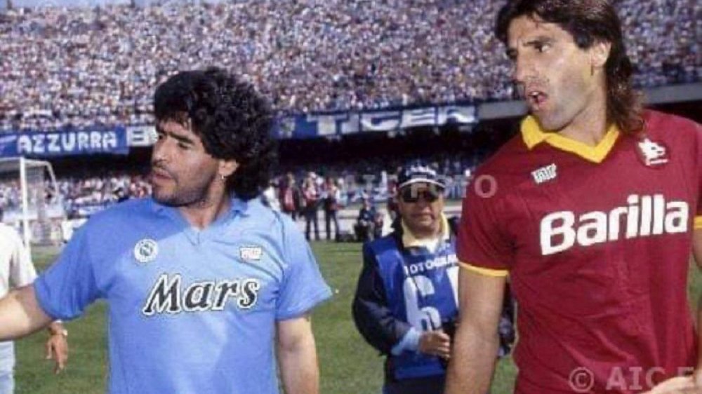 ¿Maradona viajando en el tiempo? La foto mágica que se viralizó en Twitter