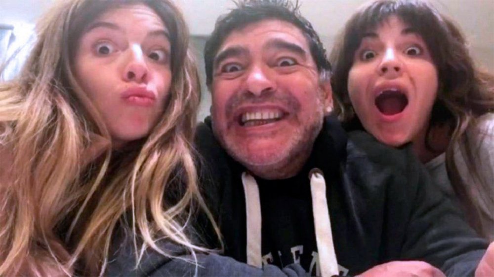 Los chats de las hijas de Diego con los médicos, días antes de su muerte