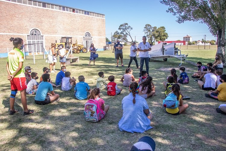 Javier Gaude, del Club de Planeadores, abrió el ciclo de charlas en el programa Verano ATR 