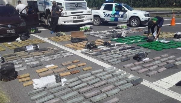 Policía intercepta camión con más de media tonelada de estupefacientes