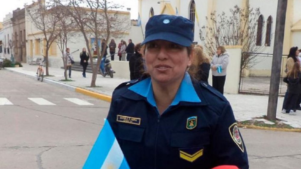 Una policía denunció a su superior por acoso sexual: la echaron y al acusado lo ascendieron