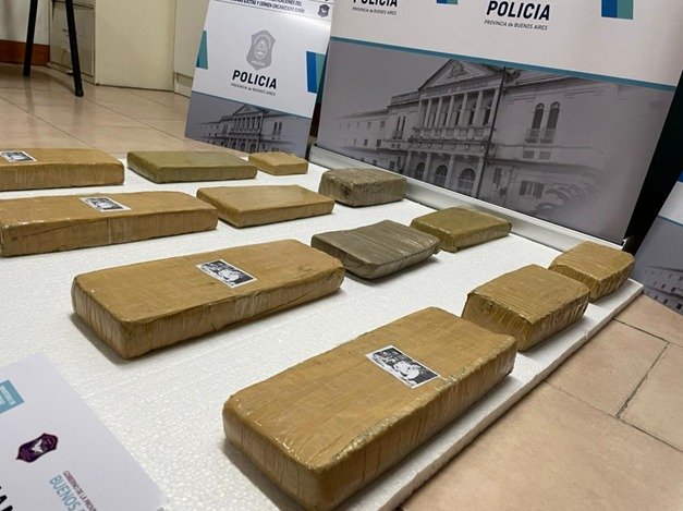 Exitoso procedimiento Drogas Ilícitas y Crimen Organizado, tres detenidos trasportando ladrillos de marihuana