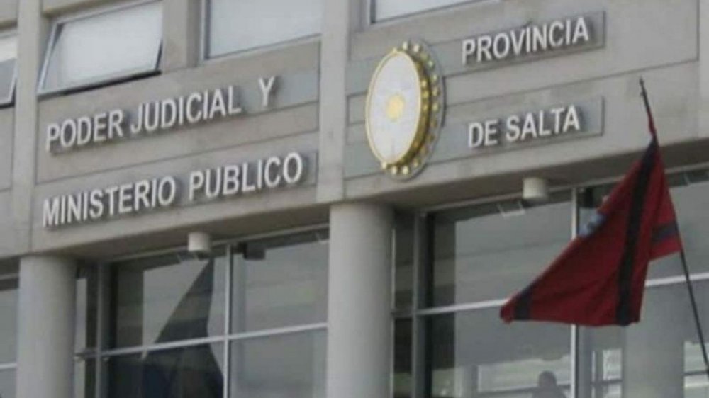 Condenan a profesor de matemática por 