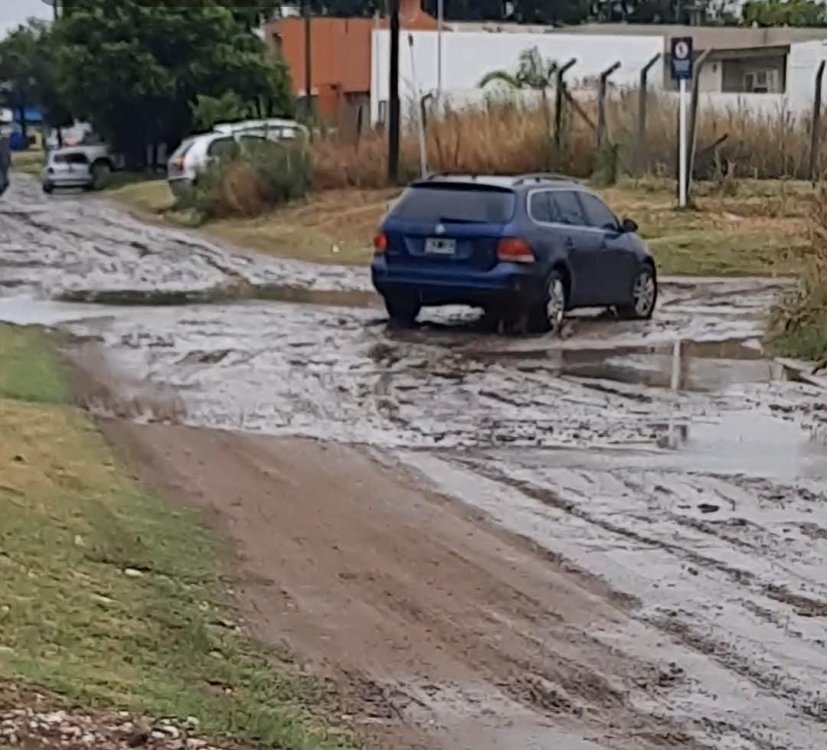 Varias calles anegadas producto de las fuertes lluvias