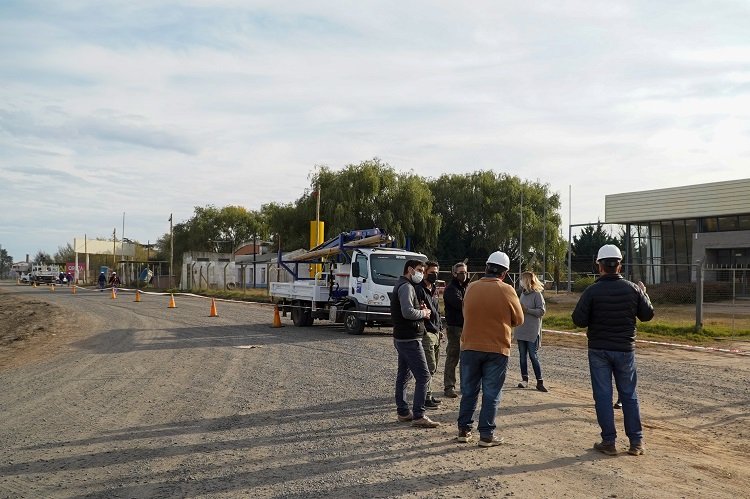 Avanza la iluminación de parte de la colectora de Ruta N° 7
