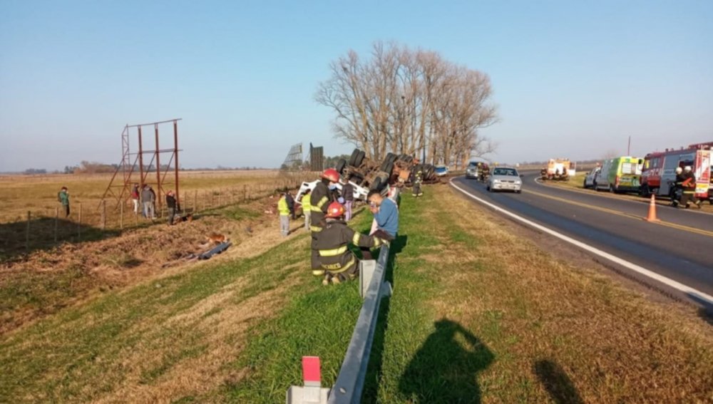 Ruta 7: Un muerto tras volcar un camión en la “Curva del Coliqueo”