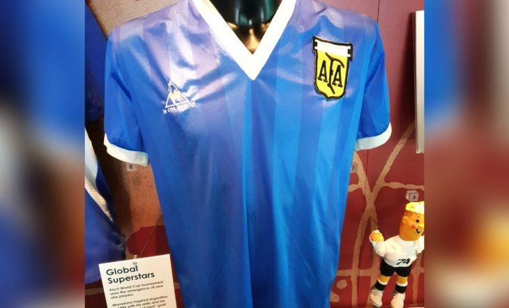 Dónde está y cómo se conserva la camiseta que usó Maradona en el partido ante Inglaterra