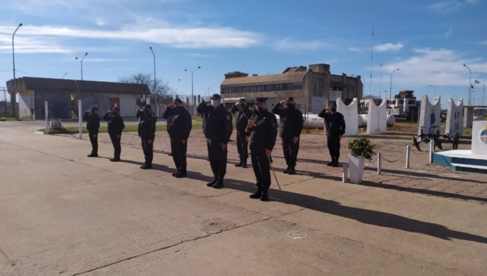 En el Día del Agente Penitenciario fueron reconocidos personal que cumplió 25 años de servicio en las unidades 13 y 16