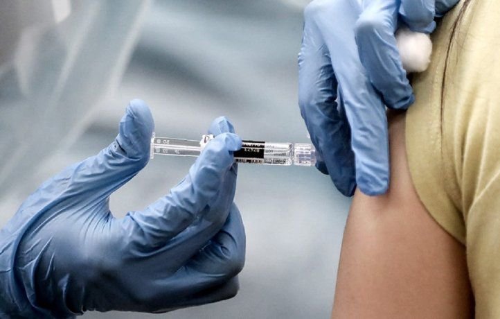 Mientras miles de personas mueren por coronavirus, en EEUU ya tiraron 15 millones de vacunas