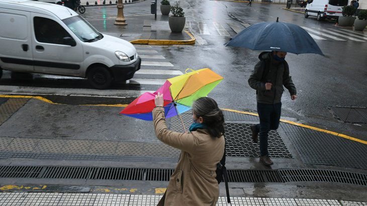 Alerta naranja por fuertes vientos para gran parte de la provincia de Buenos Aires: a qué municipios afecta