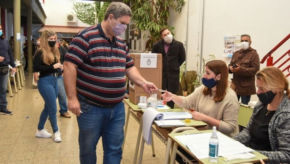 Petraglia votó y destacó que 