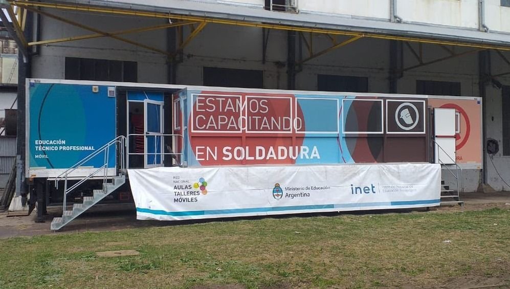 Llegó a los Talleres Junín “Ministro Mario Meoni” el Aula Taller Móvil