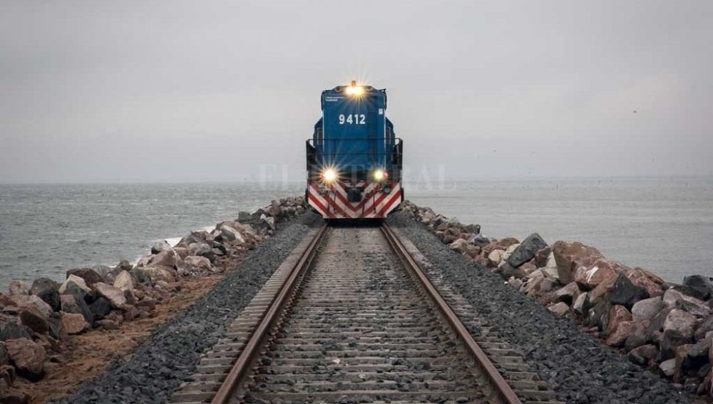 Luego de 4 años, el tren volvió a pasar por la laguna La Picasa