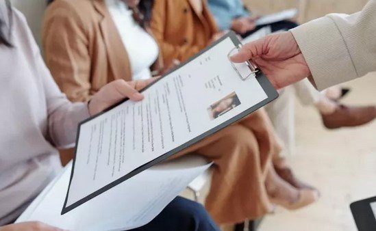 Crean un programa para impulsar el trabajo en blanco: a quiénes está dirigido y qué ofrece