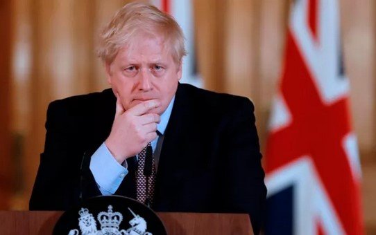 Boris Johnson mezcló las notas de su discurso, no sabía como seguir y terminó a hablando de Peppa Pig