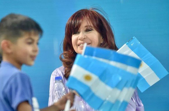 El texto de Cristina Kirchner ratifica apoyo a Alberto Fernández e interpela a la oposición que contrajo la deuda
