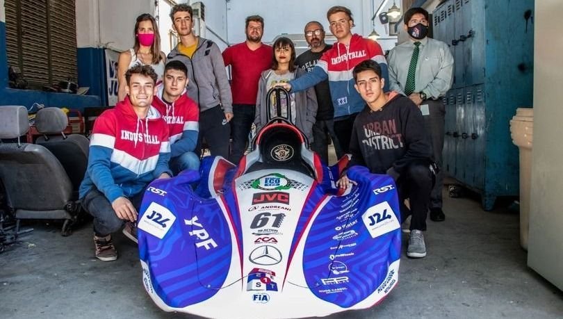 El Municipio entregó un nuevo subsidio para acompañar a los chicos del Industrial en el Desafío ECO 2021 