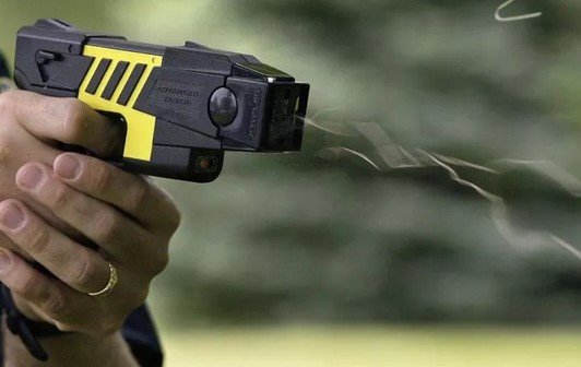 España: murió un hombre por un disparo de pistola taser