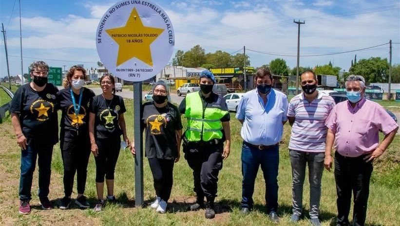Acto del grupo Estrellas Amarillas para continuar con la concientización vial