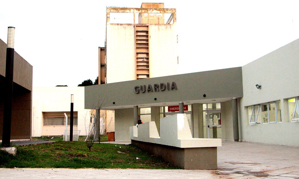 Trabajadores de la Guardia del HIGA llevan adelante una medida de fuerza