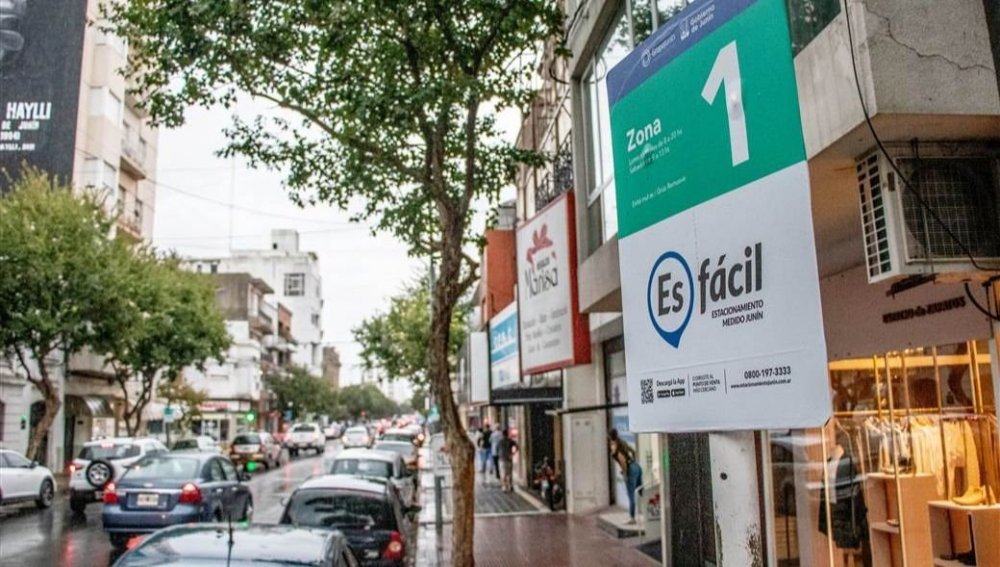 Estacionamiento medido: Tres horas en Zona 1 salen $180 y en Zona 2 $140