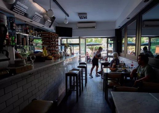 El ENRE ordena bonificar con más de $10 mil a usuarios de Edesur que sufrieron cortes de luz en fin de año