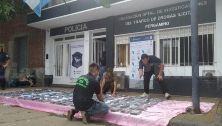Una avioneta arrojó 150 kilogramos de cocaína en un campo en cercanías de Pergamino 