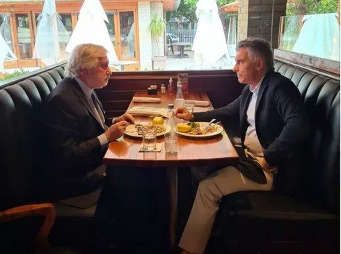 Conte Grand fue a declarar al Congreso, prometió responder preguntas y no cumplió su promesa