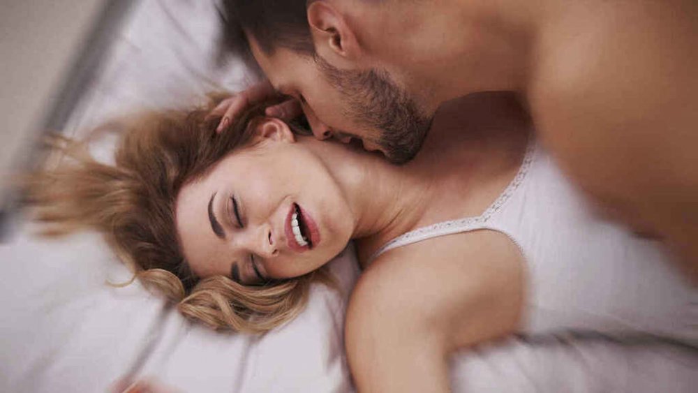 Afirman que hay una posición sexual que provoca orgasmos más fuertes: cuál es