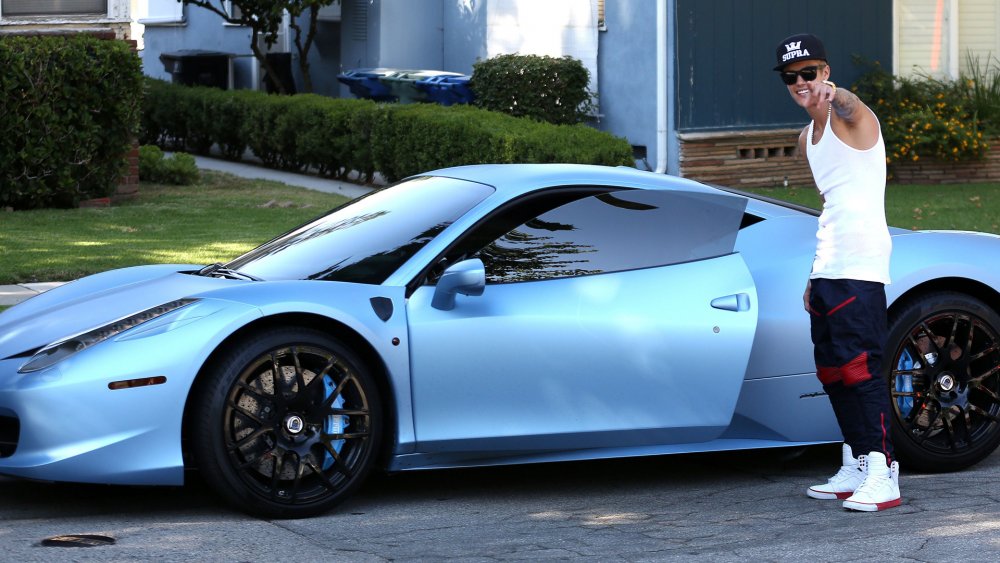 Justin Bieber quiso imitar a Diego Maradona y Ferrari no le venderá más autos