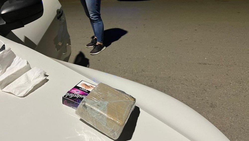 Deliverys narcos aprehendidos con medio ladrillo de marihuana y balanza