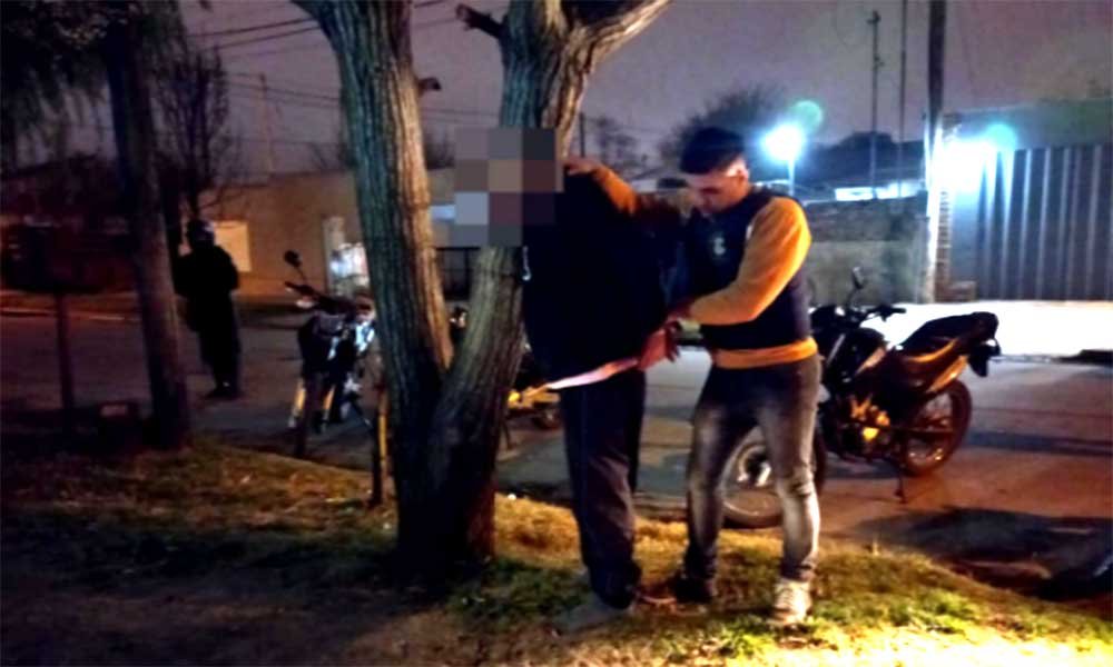 Detuvieron al hombre prófugo por incendiar la vivienda en la que se encontraban su pareja, su hijo y su hijastra
