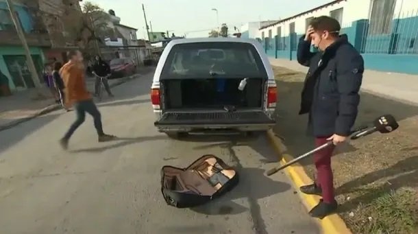 Robaron en vivo a un móvil de Telefe que cubría la desaparición de una joven y sus hijos