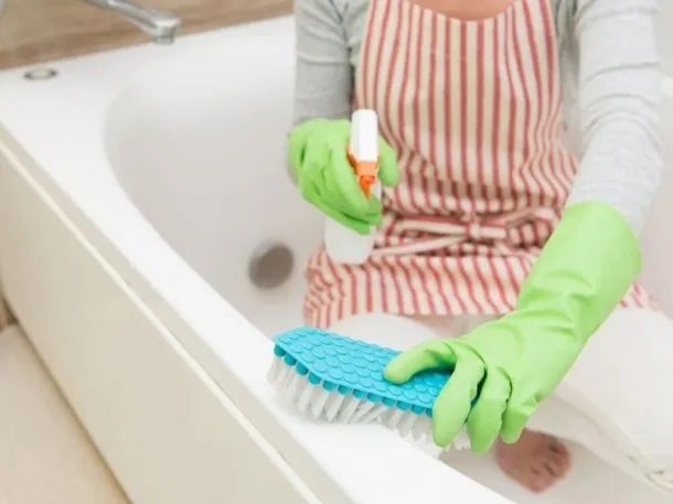 Cinco trucos para desinfectar bien el baño