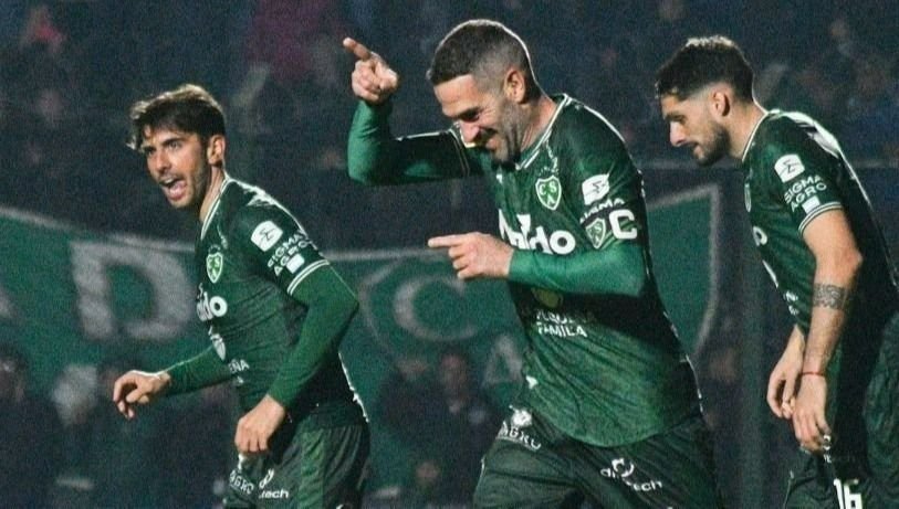 Sarmiento ganó 2 a 1 a Lanus con un doblete de Licha