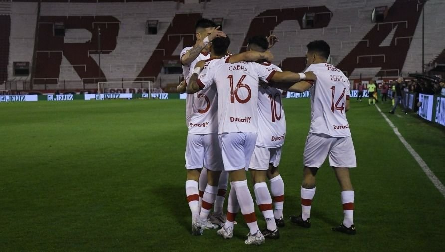 Huracán goleó a Sarmiento