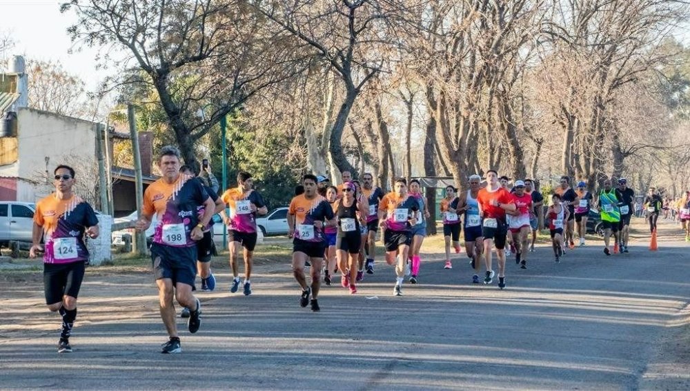 Alrededor de 300 atletas compitieron en el Parque Natural Laguna de Gómez