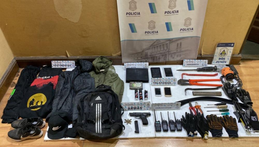 Dos sujetos aprehendidos por robos reiterados: Llegaron a robar un arma a una mujer policía