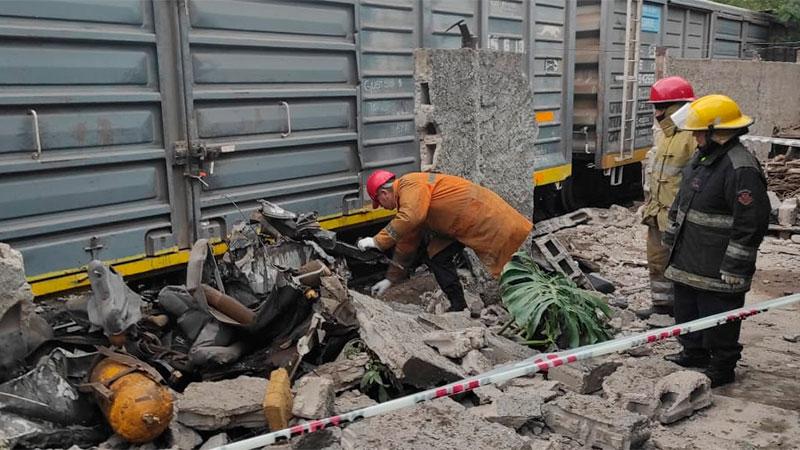 Un tren arrolló un auto en Tucumán: hay dos personas fallecidas
