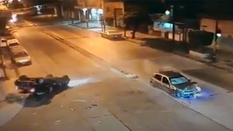 Cruzó un semáforo en rojo a alta velocidad, chocó y mató a una adolescente