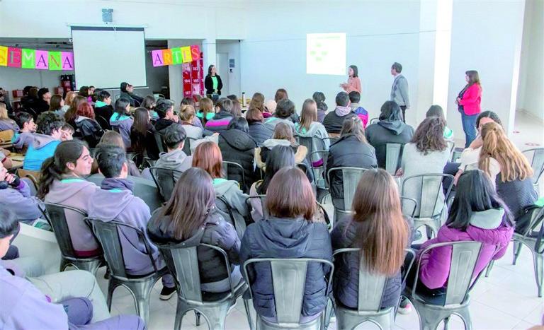 Continúan las charlas sobre noviazgos sin violencia en las instituciones educativas