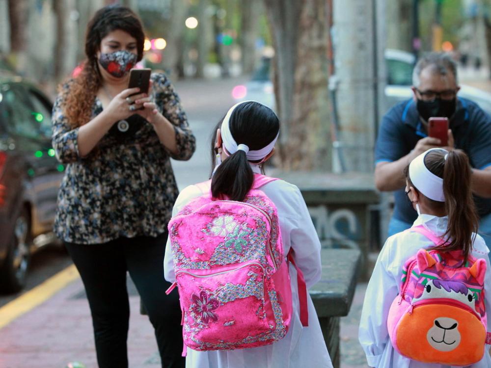 Hora extra de clases: será voluntario para los docentes y cobrarán plus de entre $20 mil y $26 mil
