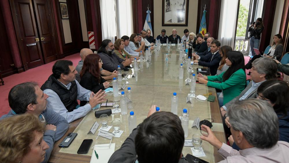 Tras el pedido de los gremios, Kicillof reabrió la paritaria de estatales y el aumento interanual llegará al 90%