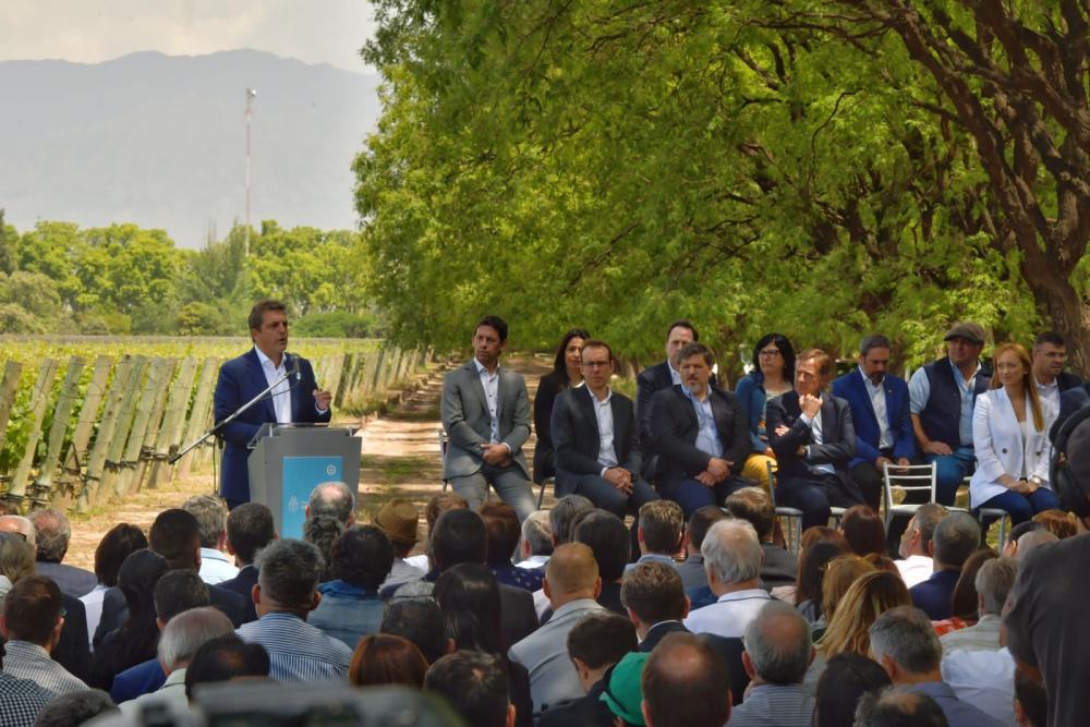 En medio del impacto de la sequía y las heladas, Massa anunció que habrá un dólar diferencial para las economías regionales