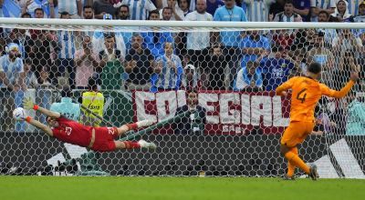 Con Dibu Martínez como héroe, Argentina venció por penales a los Países Bajos y jugará la semifinal del Mundial con Croacia