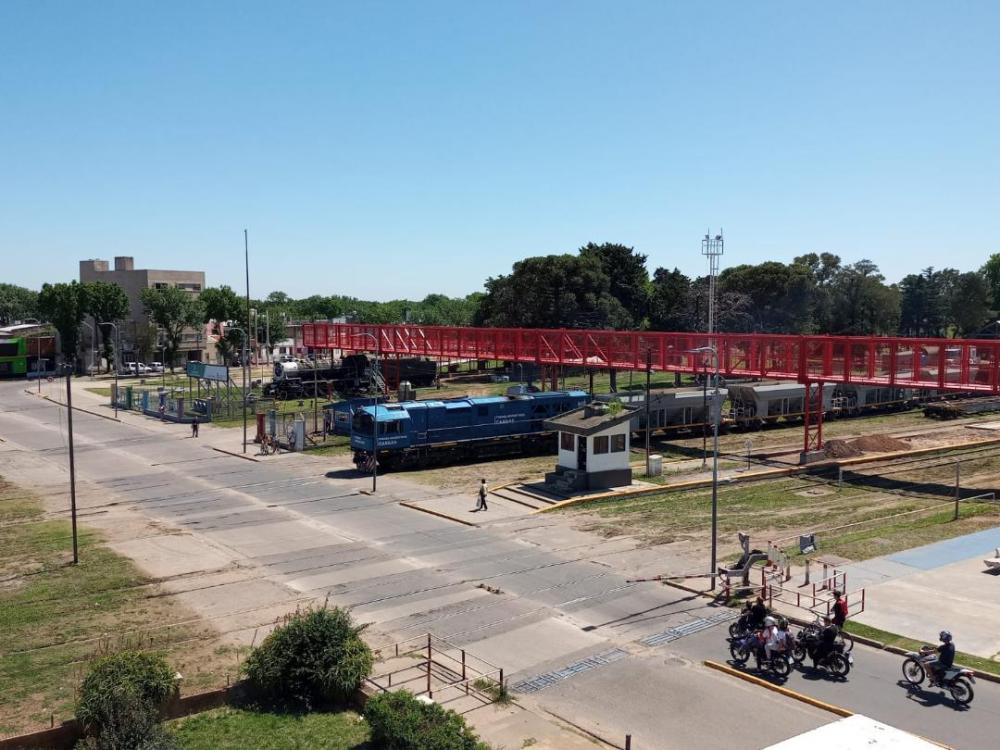 La pasarela peatonal del bajo nivel ya está lista para su uso