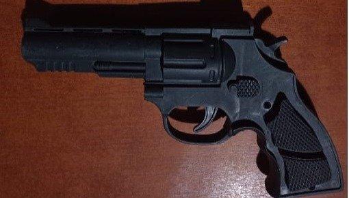 Con un arma de juguete intentó robar en dos comercios de avenida República
